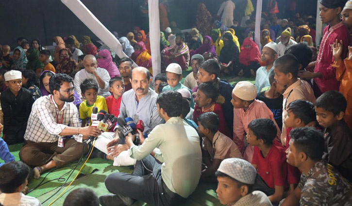 DNCC Mayor takes Iftar with floating people