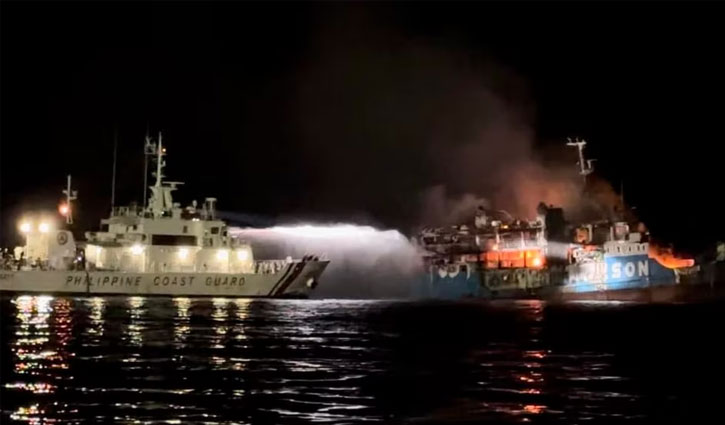 12 dead in Philippine ferry fire