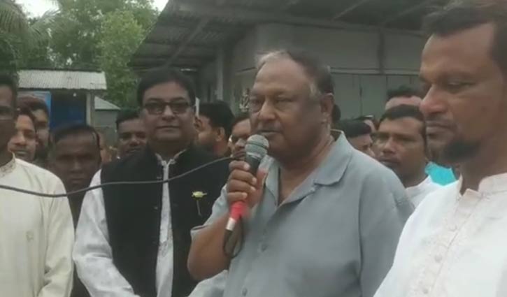 Though price hikes in early Ramadan, now decreasing: Commerce Minister