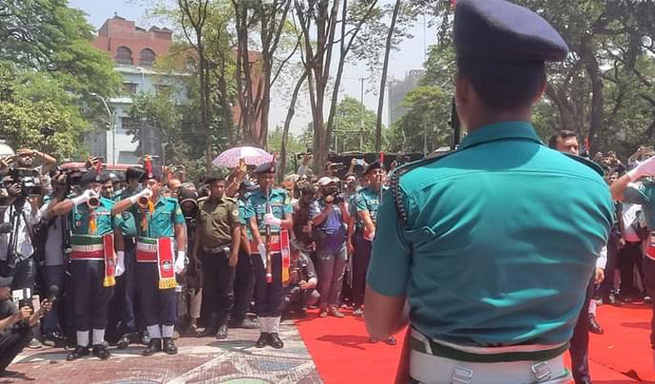 ডা. জাফরুল্লাহ চৌধুরীকে গার্ড অব অনার