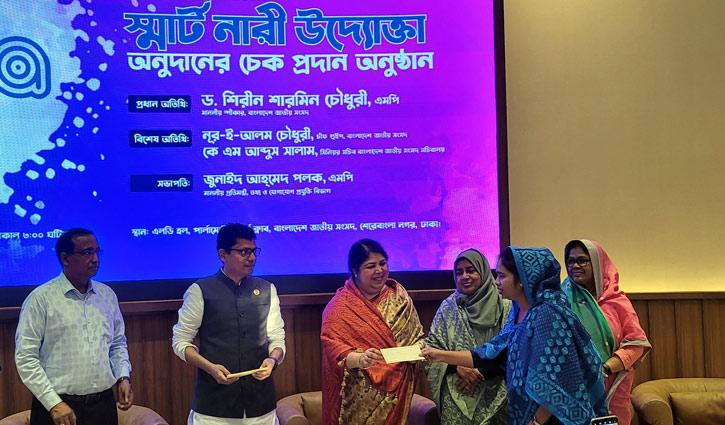 স্মার্ট নারী উদ্যোক্তা অনুদান পেলেন ৪১ নারী