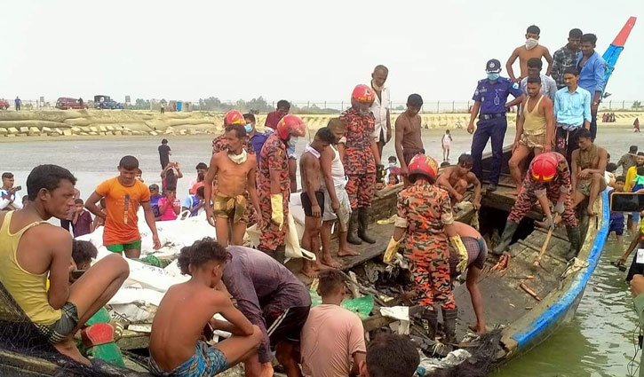 ভেসে আসা ট্রলারে ১০ মরদেহ নিয়ে ধূম্রজাল