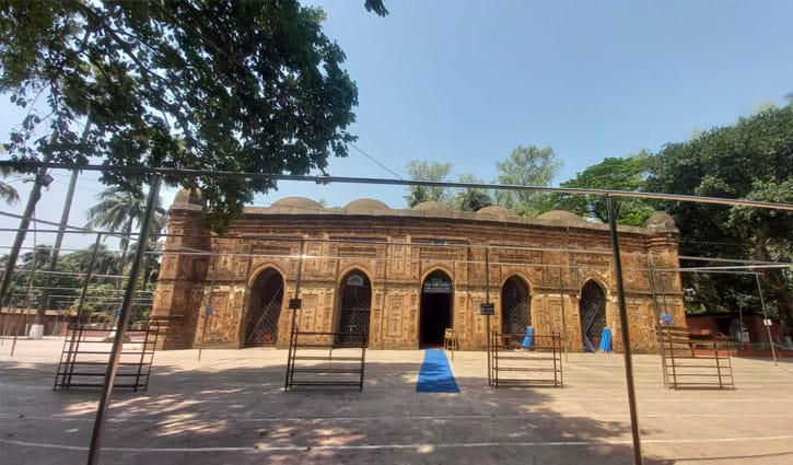 ৫০০ বছরের ঐতিহ্য বাঘা শাহী মসজিদ