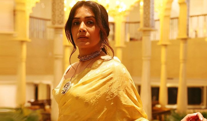 পয়সাওয়ালা স্বামী খোঁজেন ভারতীয় নারীরা: সোনালি কুলকার্নি