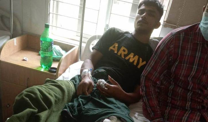 প্লাস দিয়ে কিশোরের আঙুল কেটে নেওয়ার ঘটনায় মামলা প্লাস দিয়ে কিশোরের আঙুল কেটে নেওয়ার ঘটনায় মামলা