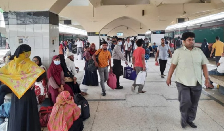 স্টেশনে ২ ঘণ্টা আগে পাওয়া যাচ্ছে ট্রেনের স্ট্যান্ডিং টিকিট