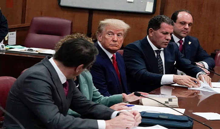 গ্রেপ্তারের পর মুক্ত ট্রাম্প