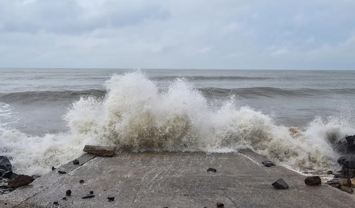 ঘূর্ণিঝড় ‘মোখা’ মোকাবিলায় প্রস্তুত সরকার 