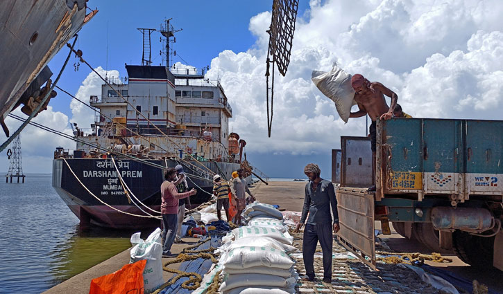 চাল রপ্তানি নিষিদ্ধের কথা ভাবছে ভারত