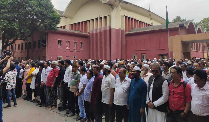 এফডিসিতে ফারুকের জানাজা সম্পন্ন