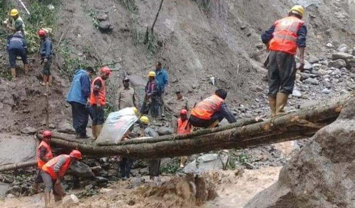 উত্তর সিকিমে আটকা পড়েছেন ২ হাজারের বেশি পর্যটক