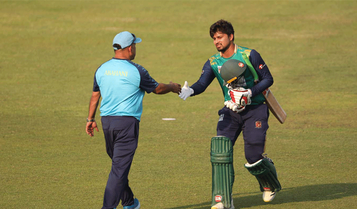 আবাহনী নাকি শেখ জামাল, কে মাতবে ট্রফির উৎসবে 