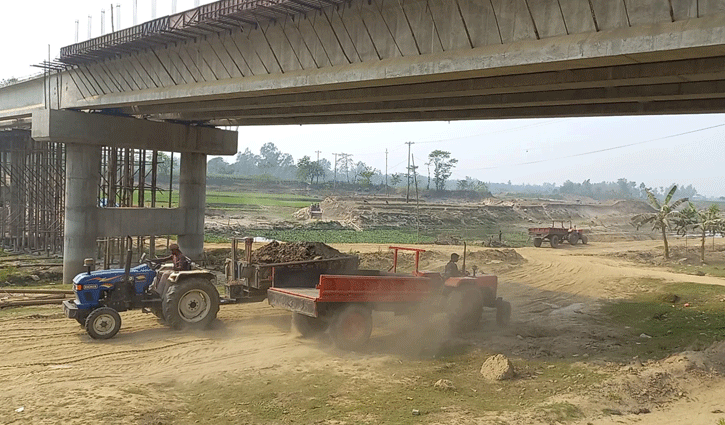 অবৈধভাবে বালু উত্তোলন: হুমকিতে বাগজানা সেতু
