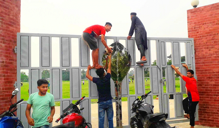 ষোলঘর খেলার মাঠে এখন আর খেলা হয় না