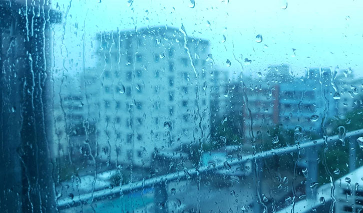 রাজধানীতে দেখা মিললো বৃষ্টির রাজধানীতে দেখা মিললো বৃষ্টির