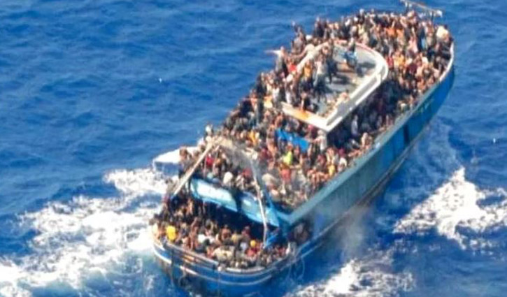 সাগরে ডুবে যাওয়া নৌকায় ৩৫০ পাকিস্তানি ছিল