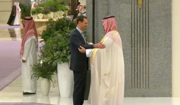 আসাদকে বুকে জড়িয়ে ধরলেন সৌদি যুবরাজ