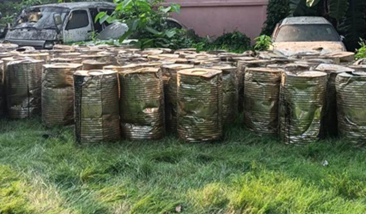 চট্টগ্রামে ৫৩ মেট্রিক টন চোরাই বিটুমিন জব্দ