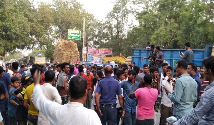 লাশবাহী গাড়ির টোল আদায় নিয়ে হাতাহাতি