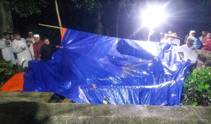 বাবার পাশে শায়িত হলেন নায়ক ফারুক 