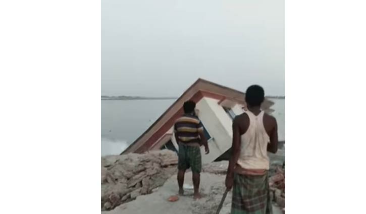 ব্রহ্মপুত্রে বিলীন কমিউনিটি ক্লিনিক 