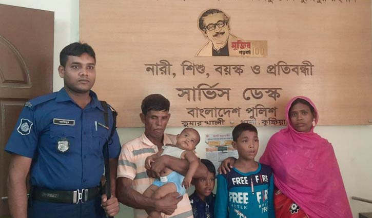 ফেসবুকের কল্যাণে ৫ বছর পর বাবা-মায়ের কাছে রাকিব