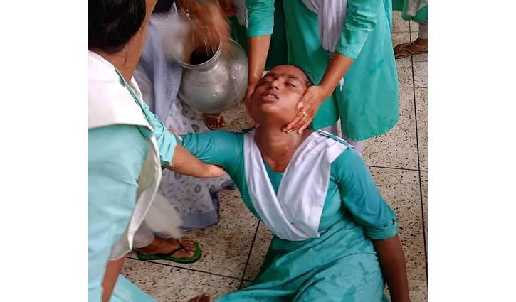 নরসিংদীতে তীব্র গরমে ২৫ শিক্ষার্থী অসুস্থ