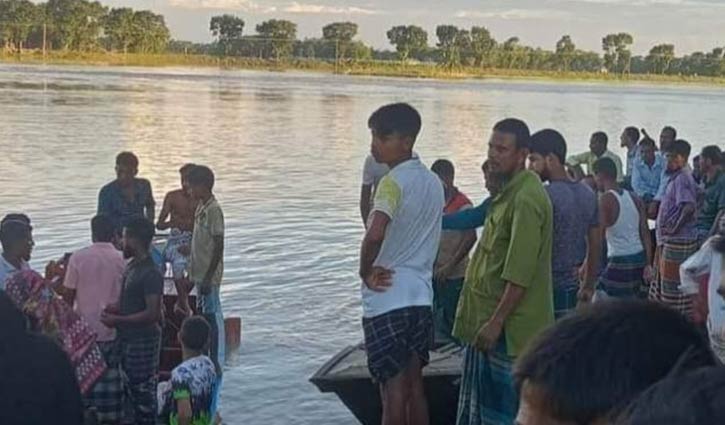 নেত্রকোণার কংস নদীতে নৌকাডুবি, নিখোঁজ ৩