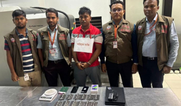 দরজার কব্জার আড়ালে স্বর্ণ পাচারের চেষ্টা, বিমানযাত্রী গ্রেপ্তার