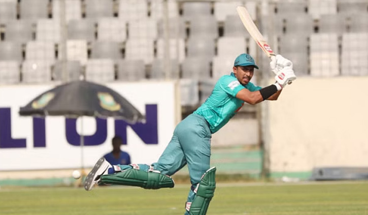 ৪৮ মাস পর সৌম্যর ব্যাটে সেঞ্চুরি 