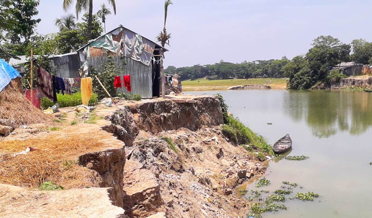 ‘শেষ আশ্রয়টুকুও কেড়ে নিচ্ছে নাইন্দা নদী’