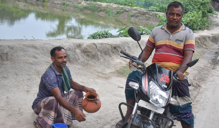 তালগাছের গ্রামে তালের রস
