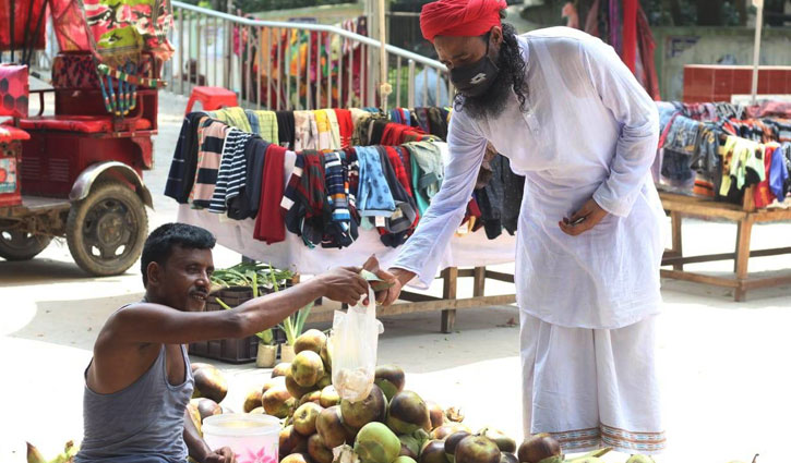 হাঁসফাঁস গরমে কদর বেড়েছে তালশাঁসের