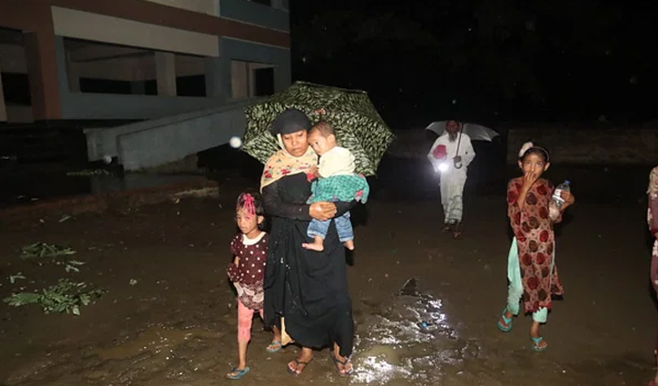 মধ্যরাতেই উপকূলে প্রভাব ফেলতে পারে ‘মোখা’