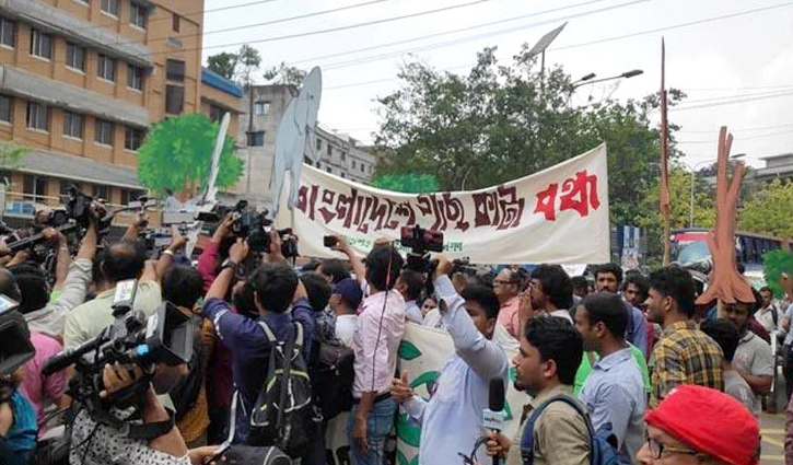 গাছ কাটা বন্ধের দাবিতে নগরভবন ঘেরাও কর্মসূচি আটকে দিলো পুলিশ