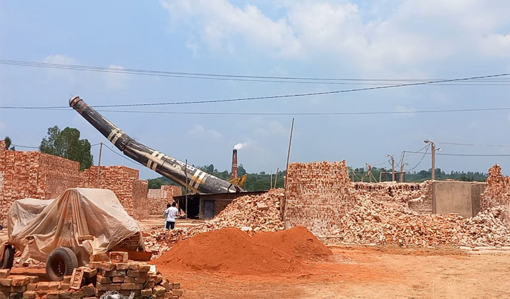চন্দনাইশে পাহাড়ে দুটি ইটভাটা গুঁড়িয়ে দিয়েছে প্রশাসন