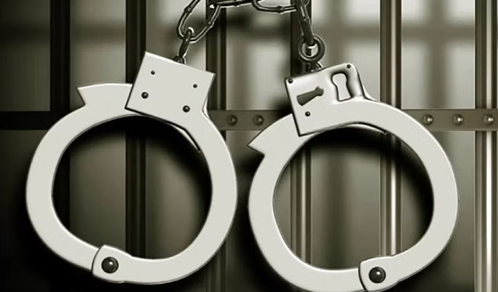 টেকনাফের ইয়াবা ডিলার ঢাকায় ধরা