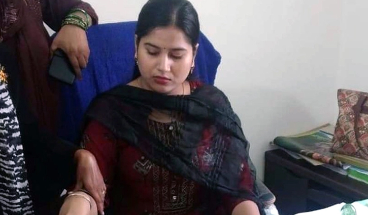 চাকরির প্রথম দিনে ঘুষ নিতে গিয়ে সরকারি কর্মকর্তা গ্রেপ্তার!