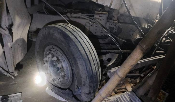 গাইবান্ধায় বাসচাপায় নিহত ১ 