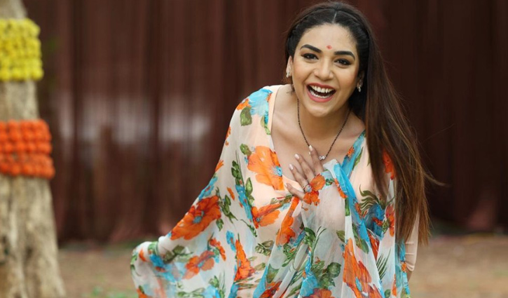 সমকামীতার অভিযোগে যা বললেন অভিনেত্রী