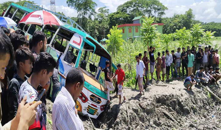 ঝালকাঠিতে বাস উল্টে নিহত ১৭: তদন্ত কমিটি গঠন