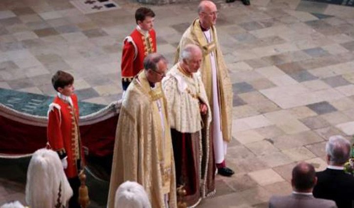 King Charles arrives at Westminster Abbey for coronation