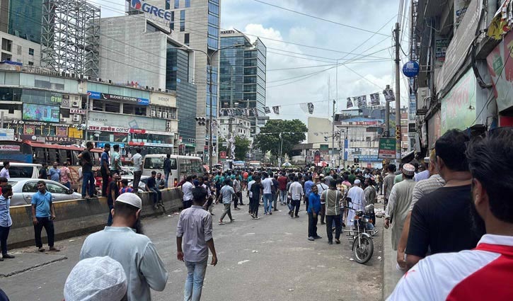 Traders stage demo blocking Gulshan road