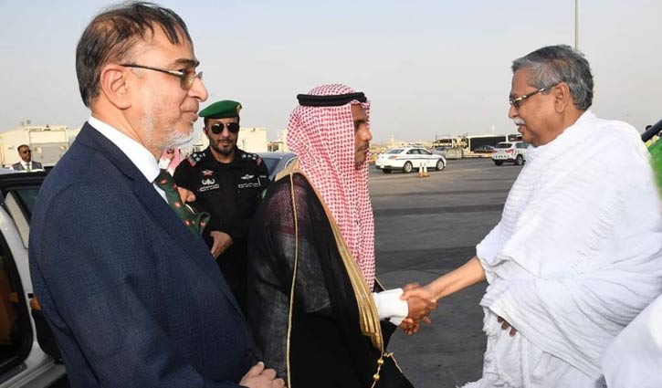 President arrives in Saudi Arabia