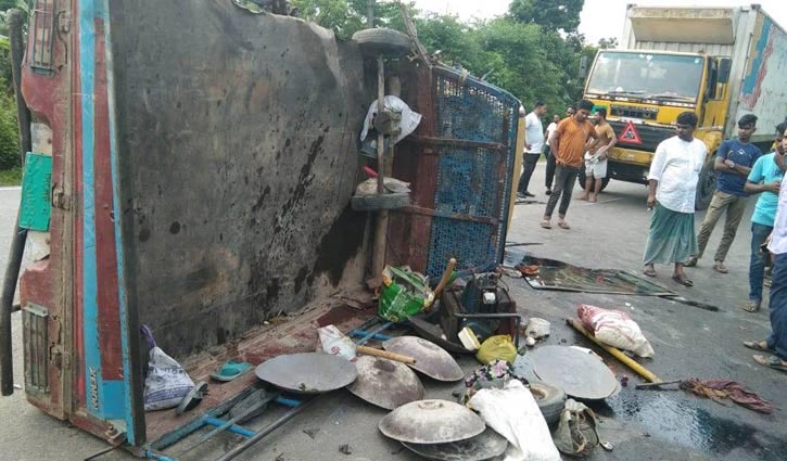 Truck-pickup collision kills 12 in Sylhet
