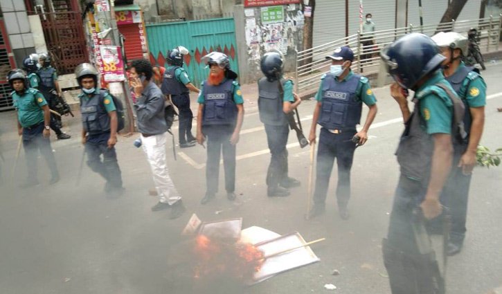 Police, BNP clash near Science Lab