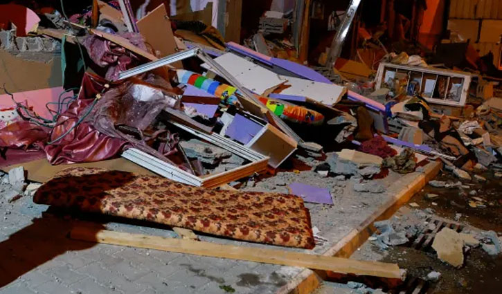 গাজায় ইসরায়েলি বিমান হামলায় নিহত ১২