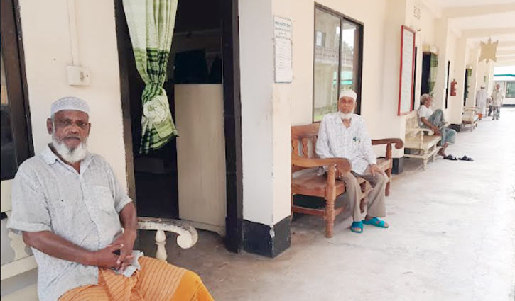 চার সন্তান আমেরিকায়, বাবা বৃদ্ধাশ্রমে 