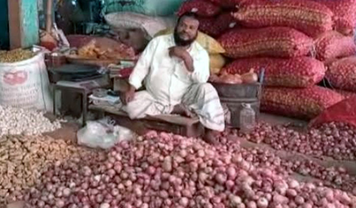 হিলিতে পেঁয়াজের কেজি ৩০ টাকা