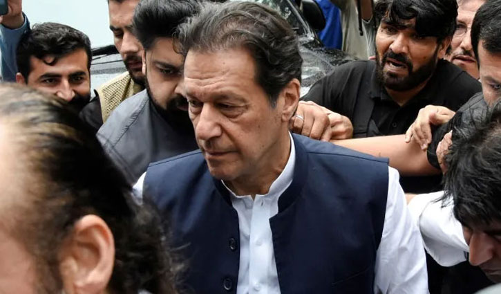 ইমরান খানকে বিশেষ আদালতে হাজির করা হবে
